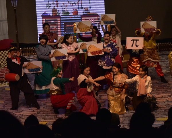 Photo Flash: Beijing Playhouse's A CHRISTMAS CAROL Image