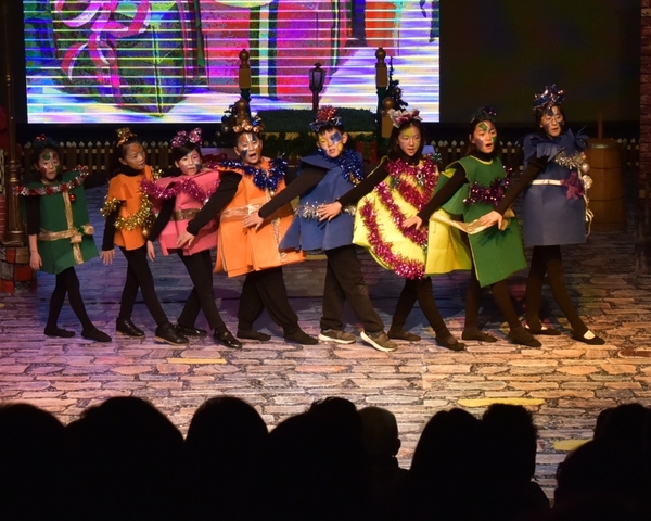 Photo Flash: Beijing Playhouse's A CHRISTMAS CAROL Image