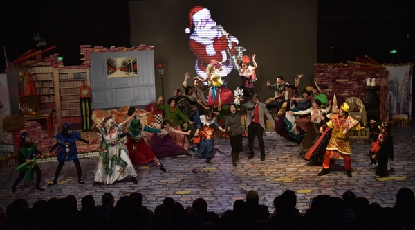 Photo Flash: Beijing Playhouse's A CHRISTMAS CAROL Image
