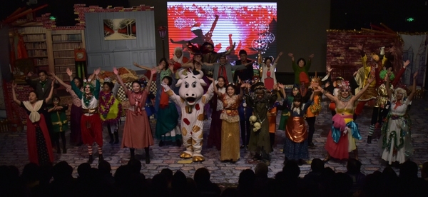 Photo Flash: Beijing Playhouse's A CHRISTMAS CAROL Image