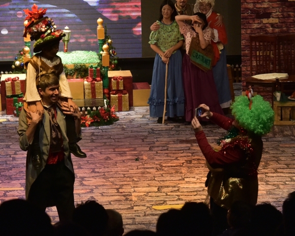 Photo Flash: Beijing Playhouse's A CHRISTMAS CAROL Image
