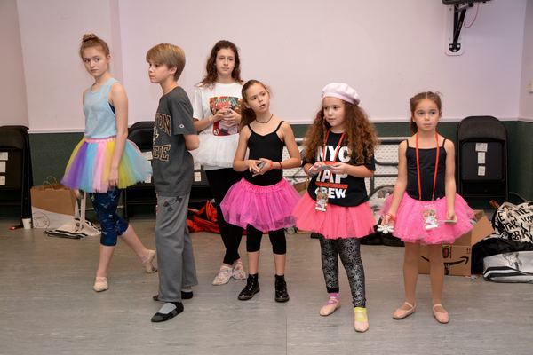 Liza Retter, Jamie Mann, Julia Lipsztein and the ballerinas Photo