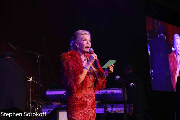 Photo Coverage: Gladys Knight performs at LIFE's 'Lady in Red Gala'  Image