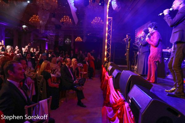 Photo Coverage: Gladys Knight performs at LIFE's 'Lady in Red Gala' Image