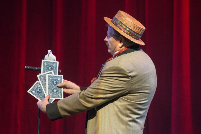 BWW Interview - Dana Daniels (aka 'The Charlatan') Talks Broadway's THE ILLUSIONISTS Image