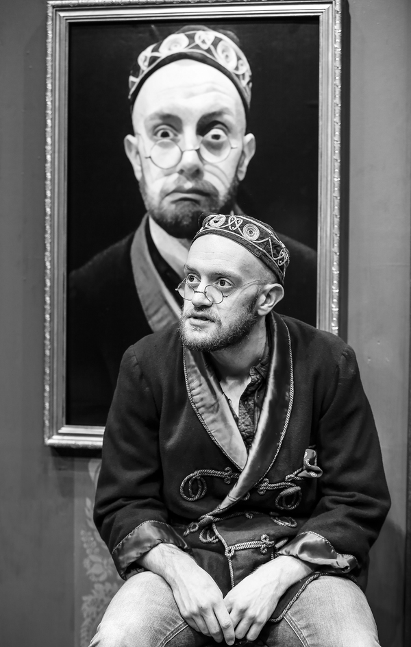 Photo Flash: In Rehearsal for CRIMES AGAINST CHRISTMAS, Opening This Week at Lichfield Garrick Image