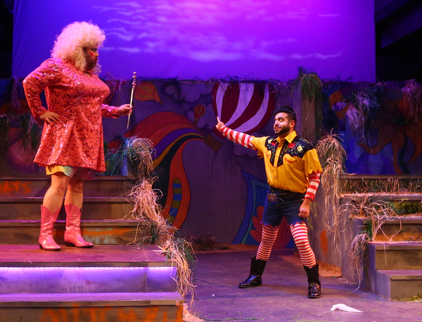 Photo Flash: First Look at PANTO WONDERFUL WIZARD at Stages Repertory Theatre Image