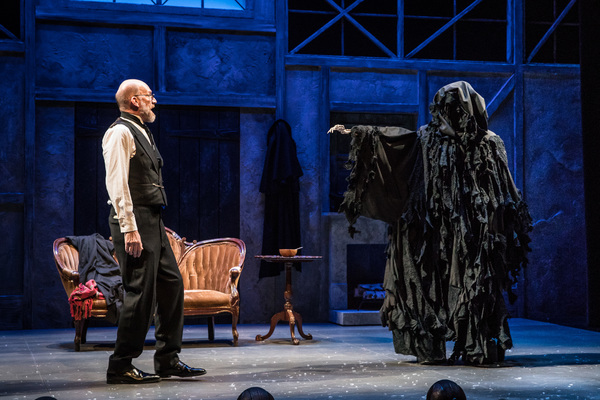 Photo Flash: The Second City's TWIST YOUR DICKENS at Goodman Theatre 
