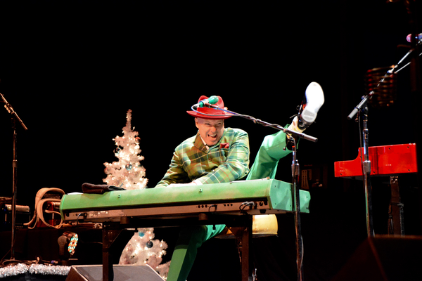 Photo Coverage: THE MAVERICKS Sleigh Bells Ring Out! 