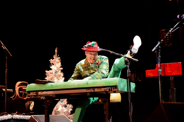 Photo Coverage: THE MAVERICKS Sleigh Bells Ring Out! Image