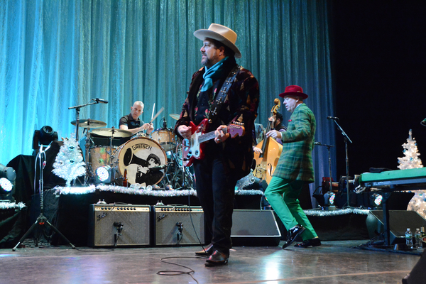 Photo Coverage: THE MAVERICKS Sleigh Bells Ring Out! Image