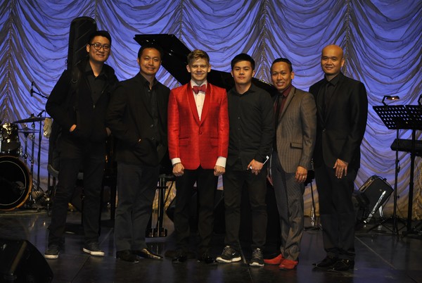 Photo Exclusive: Inside Andrew Keenan-Bolger's Christmas Concert in Manila Image