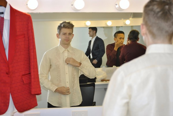 Photo Exclusive: Inside Andrew Keenan-Bolger's Christmas Concert in Manila Image