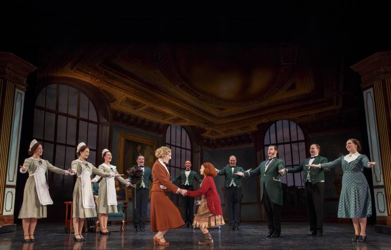 Interview: Katie Davis Shines as 'Star To Be' in ANNIE Tour Image