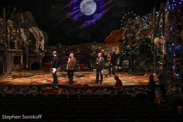 Photo Coverage: Kids Wait Outside To Go INSIDE BROADWAY at CATS 