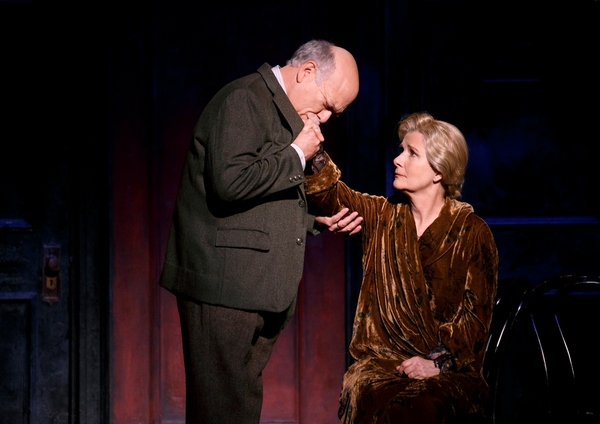 Photo Flash: National Tour of CABARET Comes to the Broward Center Image