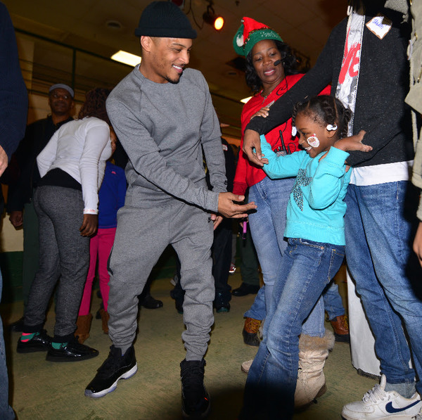 Photo Flash: Tip 'T.I.' Harris Joined Atlanta Doctors to Make Christmas Special for Thousands of Atlanta Kids 