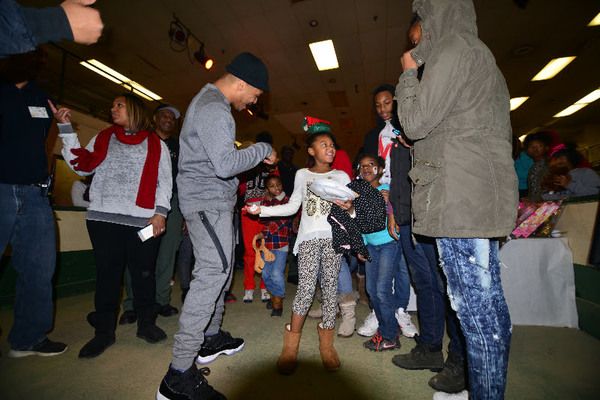 Photo Flash: Tip 'T.I.' Harris Joined Atlanta Doctors to Make Christmas Special for Thousands of Atlanta Kids Image
