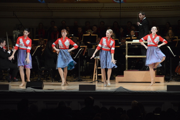 Photo Flash: John Bolton, Allison Blackwell and New York Theatre Ballet Join the New York Pops for Family Holiday Concert 