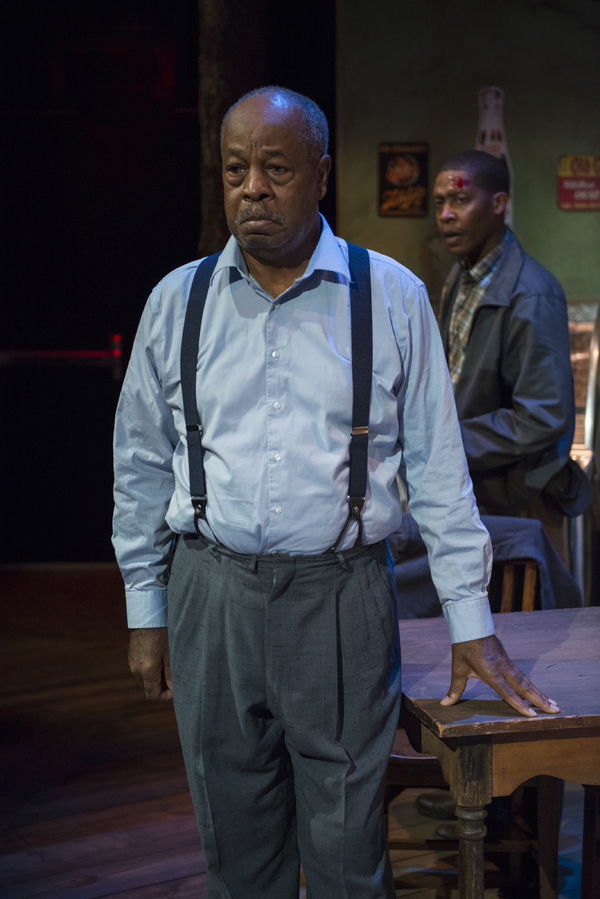 Photo Flash: First Look - EAST TEXAS HOT LINKS Extends at Writers Theatre; Eugene Lee to Stop By! Image