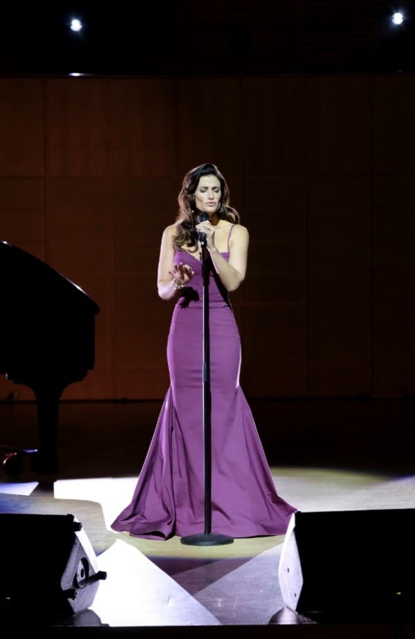 Photo Flash: First Look - Idina Menzel, Nia Long Star in BEACHES on Lifetime Image