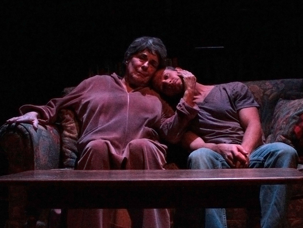 Photo Flash: Gently Comic Drama 4000 MILES Takes to the Stage Image