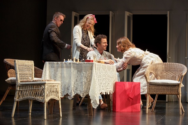 Photo Flash: First Look at Cate Blanchett & Company in THE PRESENT on Broadway Image