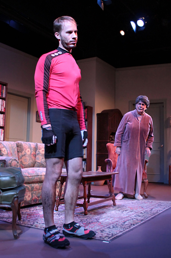 Photo Flash: First Look at 4000 MILES at Hampton Theatre Company Image
