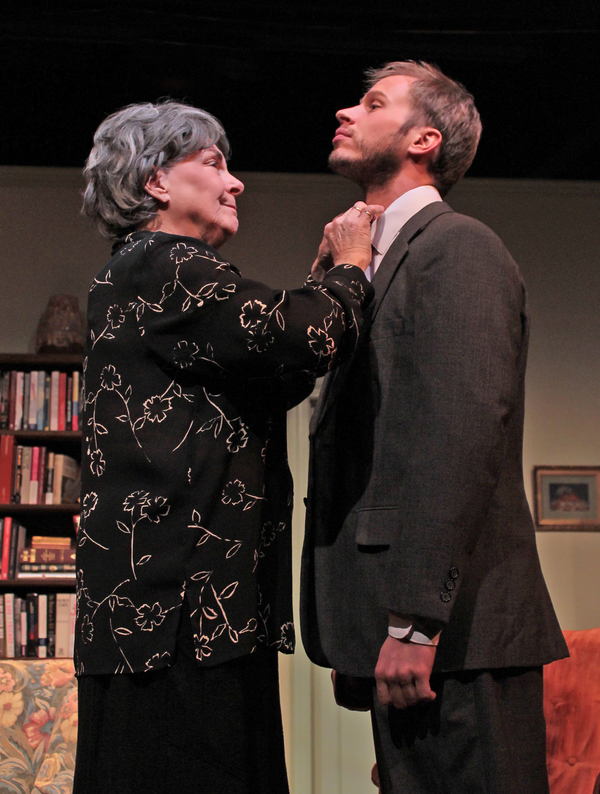 Photo Flash: First Look at 4000 MILES at Hampton Theatre Company Image