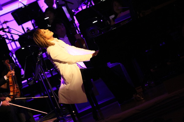 Photo Flash: First Look at Yoshiki With the Tokyo Philharmonic Orchestra at Carnegie Hall Image