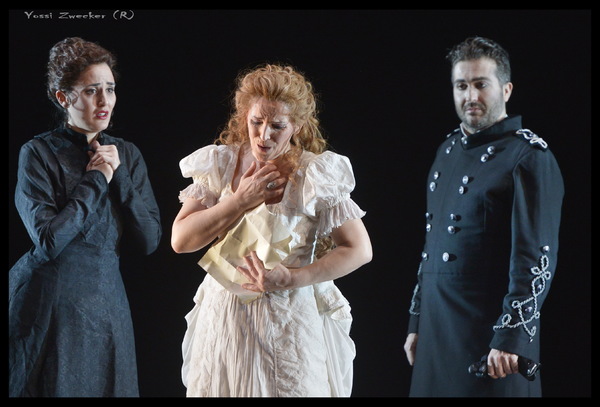 Shahar Lavi as Alisa, Maria Jose Moreno as Lucia and Mario Cassi as Enrico Photo