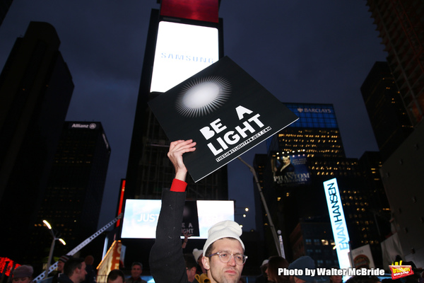 Photo Coverage: On Inauguration Eve, Broadway Unites to Take a Pledge for the Ghostlight Project 