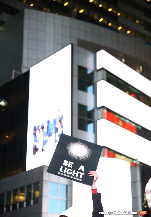 Photo Coverage: On Inauguration Eve, Broadway Unites to Take a Pledge for the Ghostlight Project 