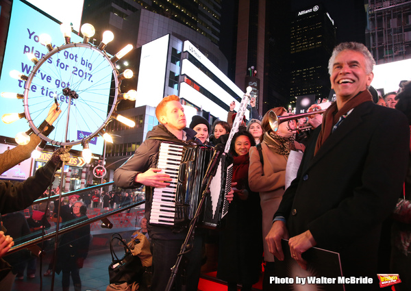 Photo Coverage: On Inauguration Eve, Broadway Unites to Take a Pledge for the Ghostlight Project Image