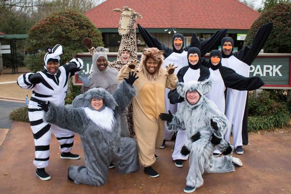 Photo Flash: Cast of MADAGASCAR Visits the Jackson Zoological Park! 