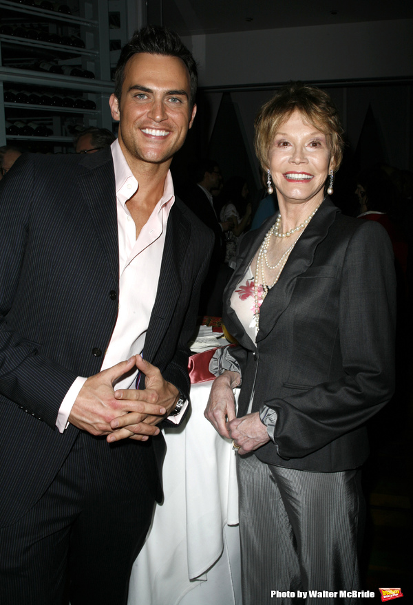 Photo Flash: Remembering Mary Tyler Moore Image