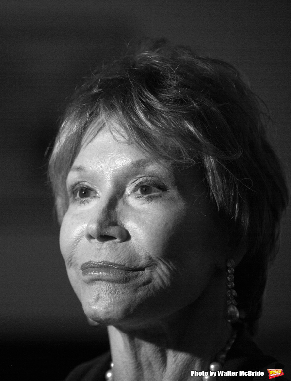 Mary Tyler Moore
attending the book Party for the debut release of Bernadette Peter's Photo