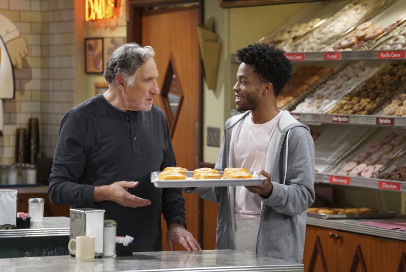 Review Roundup - New CBS Comedy SUPERIOR DONUTS, Based on Tracy Letts Play Image