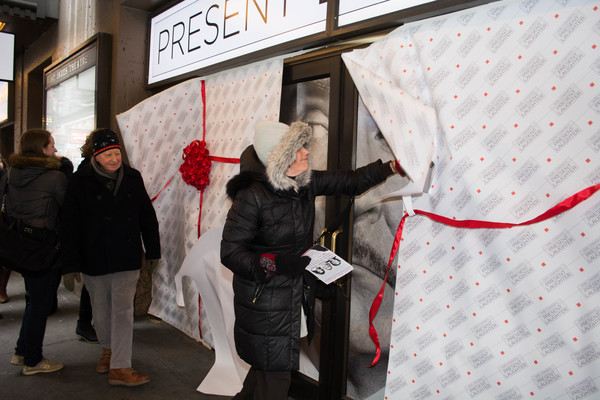 Photo Flash: Ticket Buyers Unwrap the PRESENT LAUGHTER Box Office Image
