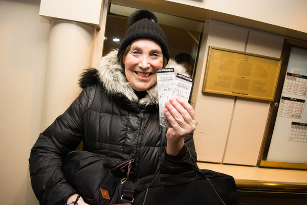 Photo Flash: Ticket Buyers Unwrap the PRESENT LAUGHTER Box Office Image