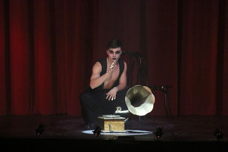 Photo Flash: CABARET at The Greenhill School Image
