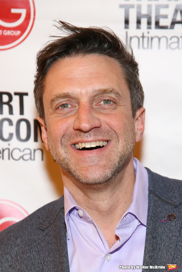 Raul Esparza  Photo