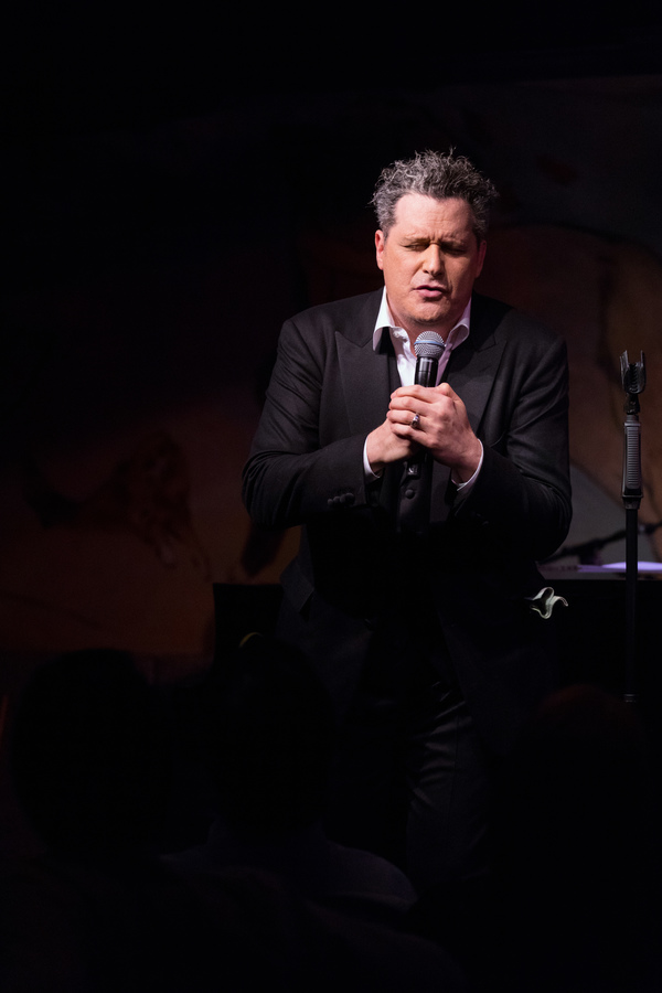 Photo Flash: See Isaac Mizrahi's Sold-Out DOES THIS SONG MAKE ME LOOK FAT? at Cafe Carlyle; Show Added! Image