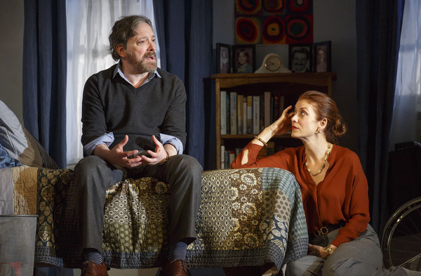 Photo Flash: First Look at Kate Walsh, Jeremy Shamos and More in IF I FORGET at Roundabout Image