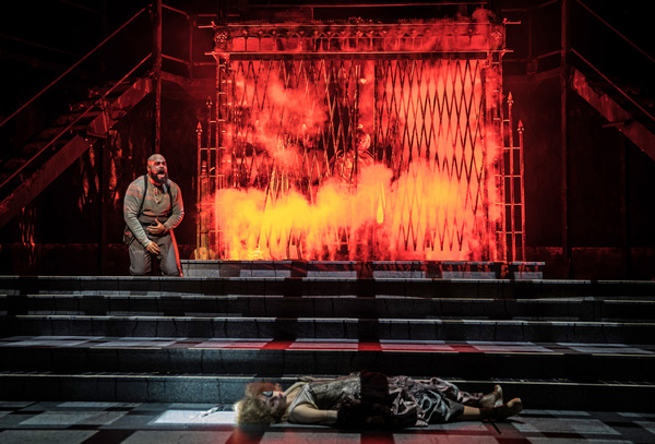 Photo Flash: Paramount Theatre's Bold New Production of SWEENEY TODD Image