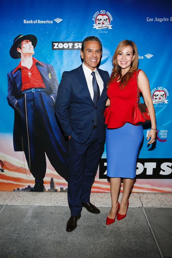 Former Los Angeles Mayor Antonio Villaraigosa and guest Photo