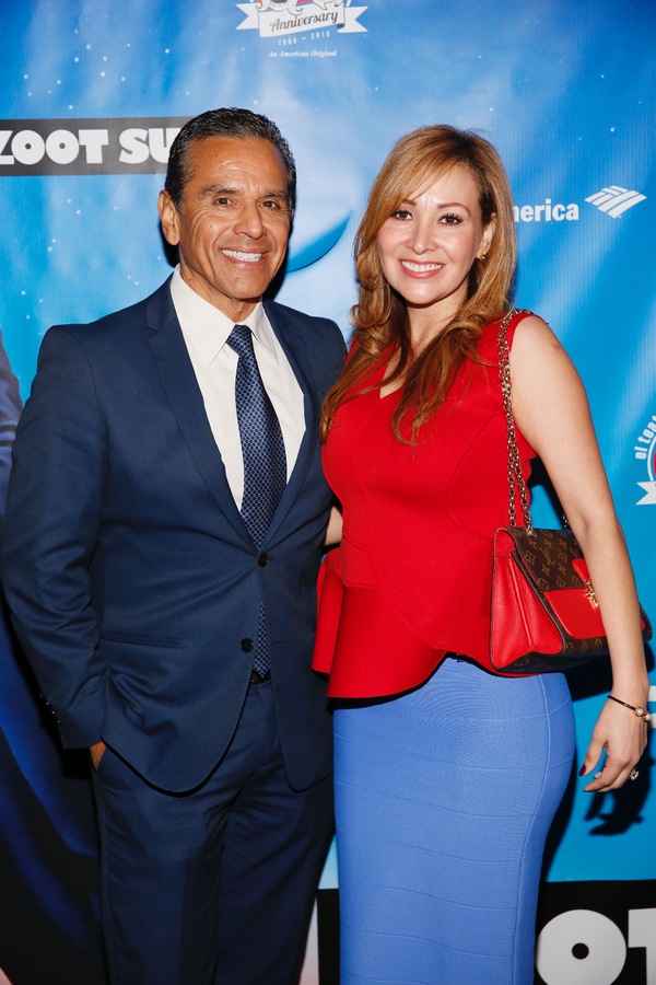 Former Los Angeles Mayor Antonio Villaraigosa and guest Photo