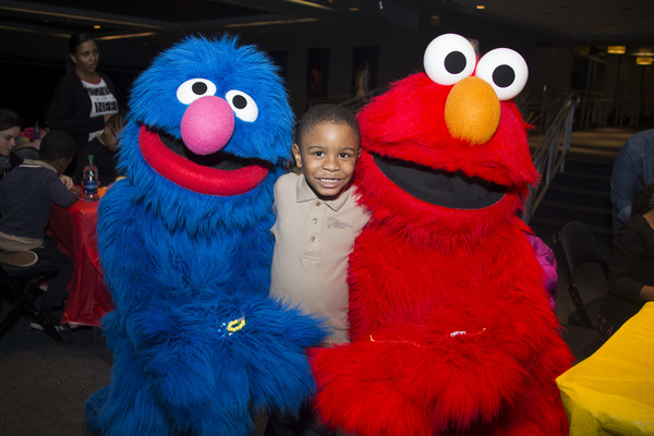 Photo Flash: Inside the SESAME STREET LIVE Friendship Bracelet Making Event at Madison Square Garden Image