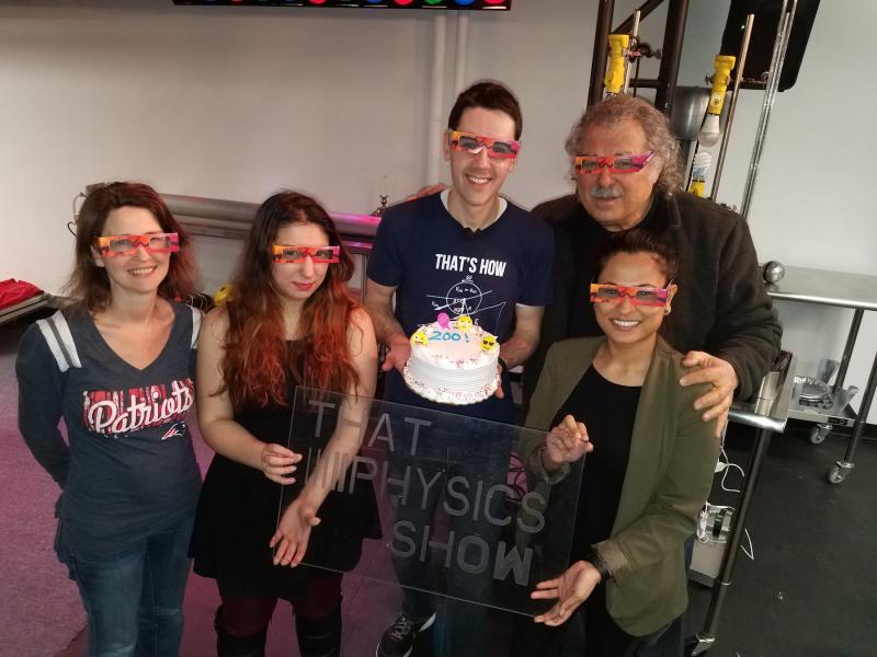 THAT PHYSICS SHOW Marks 200th Performance Off-Broadway