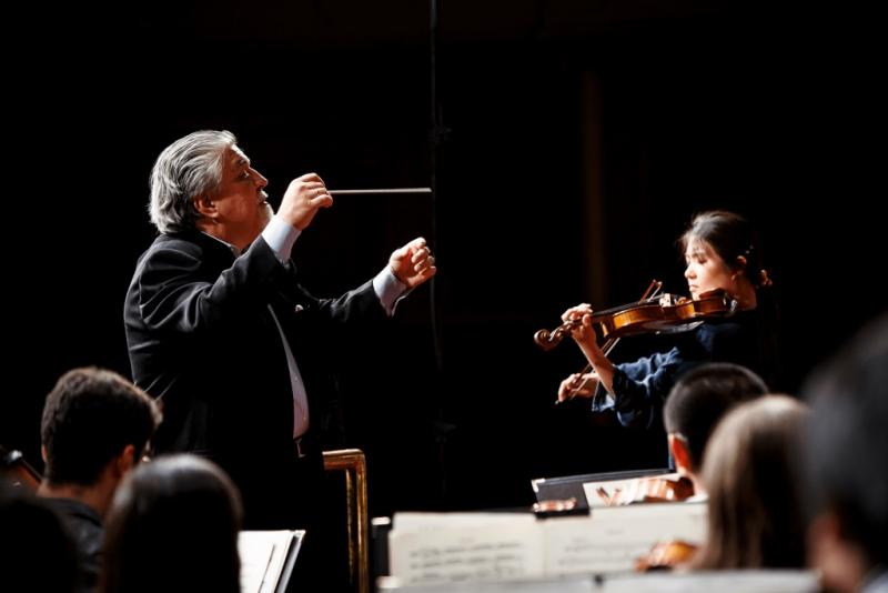 Interview: Grammy-Nominated Violinist Andres Cardenes Joins ROCO for Conductor-less Concert PEOPLE ARE PEOPLE Image